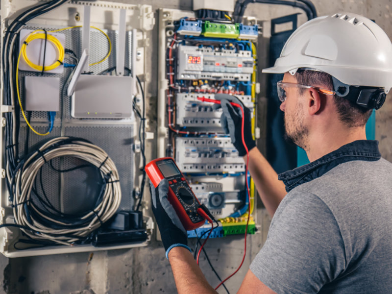 ELECTROCDT servicii electrice, instalații electrice, reparații electrice, mentenanță electrică